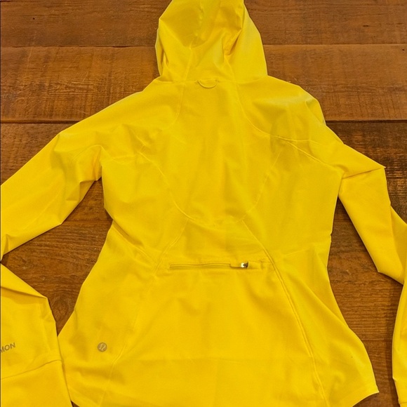 Lululemon Mist Over Windbreaker women’s size 4 bright yellow. - Picture 6 of 8
